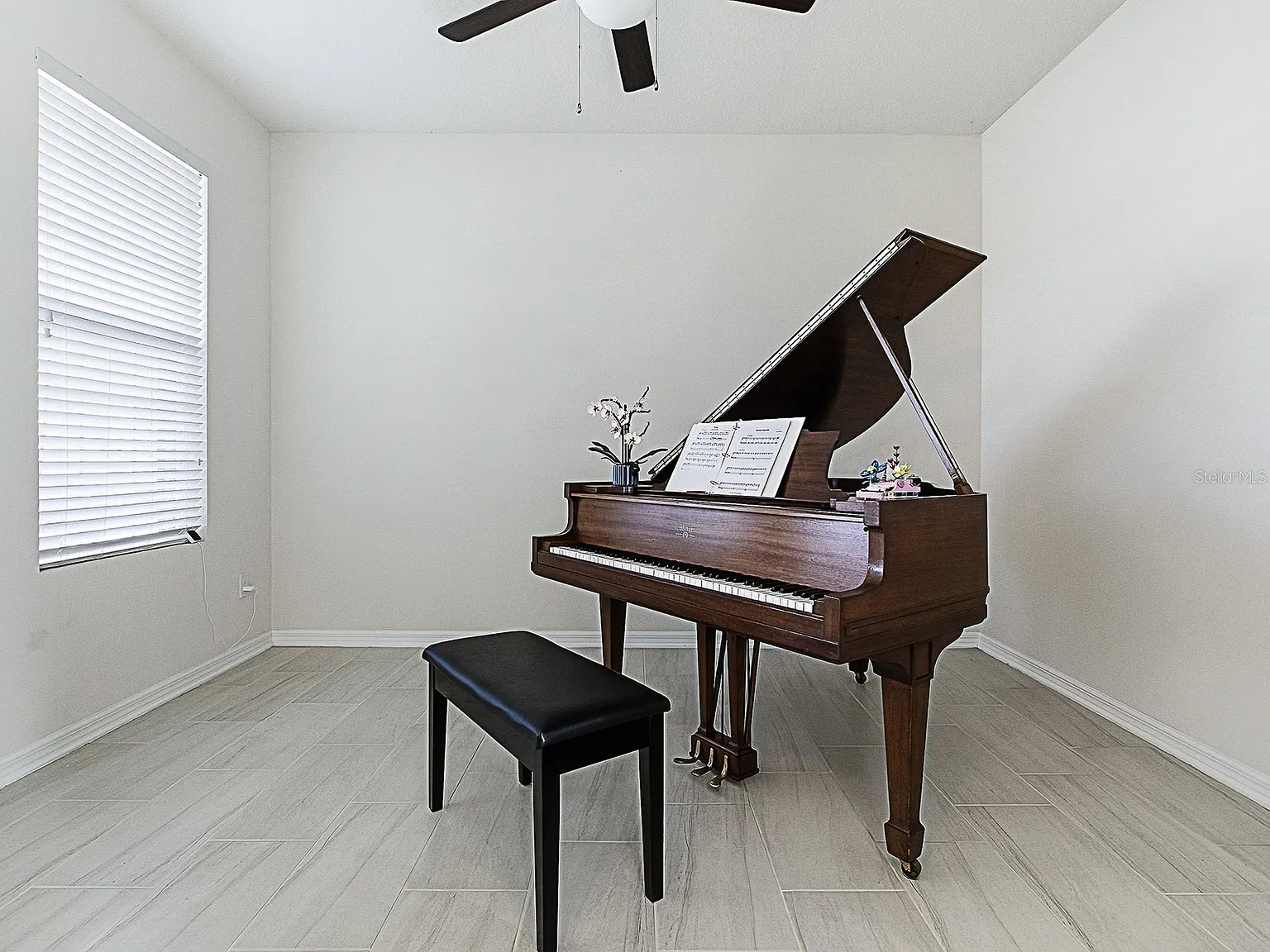 4 bed, 3.5 bath, 2946 sqft, $3,800 — Photo 3