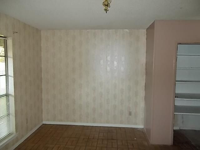 1st image of 6407 Gaslight Ln N