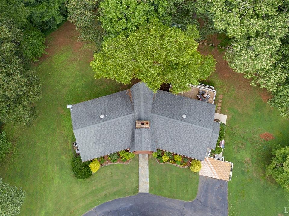 1st image of 228 Ivy Dr