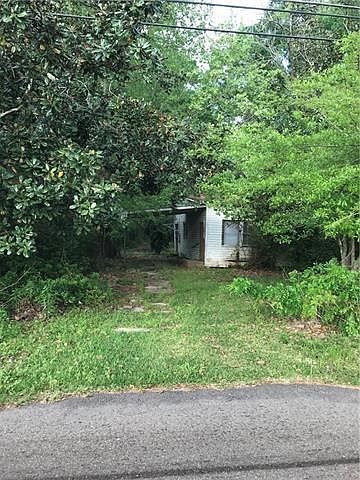 1st image of 402 NE Railroad Ave