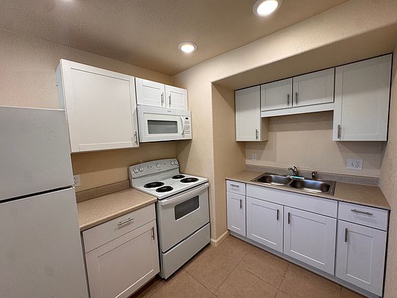 2nd image of 1001 Elledge Dr #5
