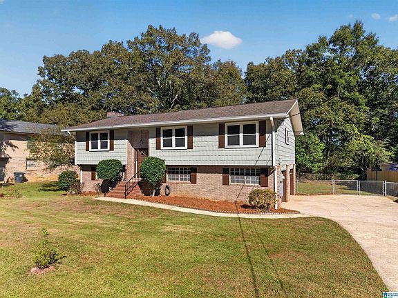 2nd image of 1405 Danbury Ln