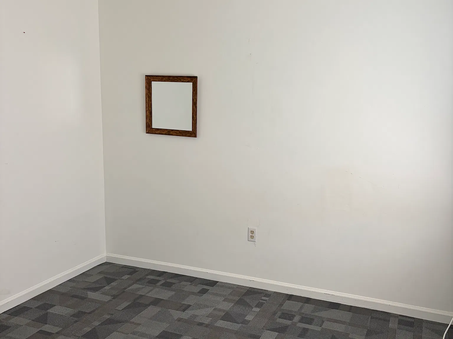 4 bed, 100 sqft, $650 — Photo 2