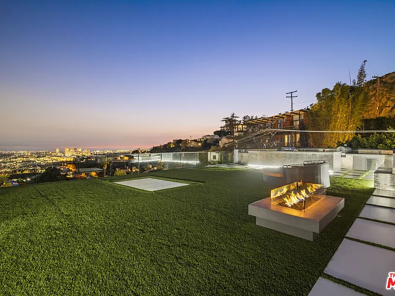1680 Sunset Plaza Dr — Photo 26
