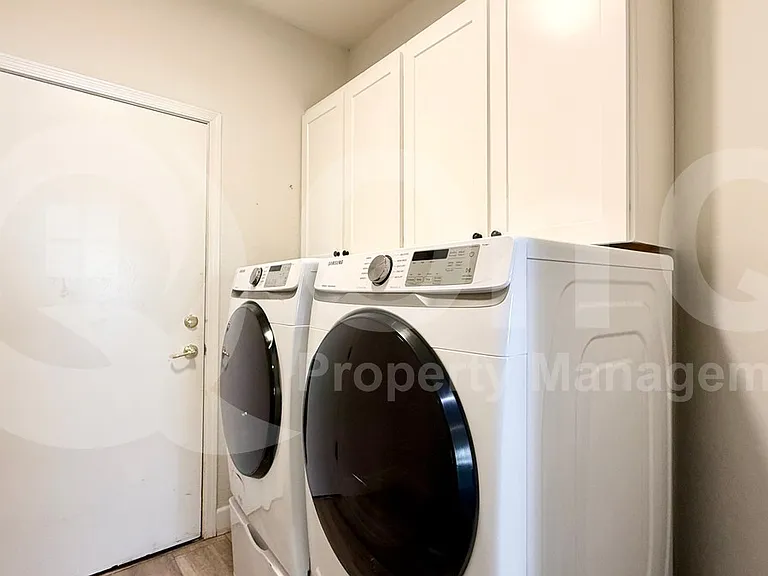 572 N Bell Dr — Photo 28