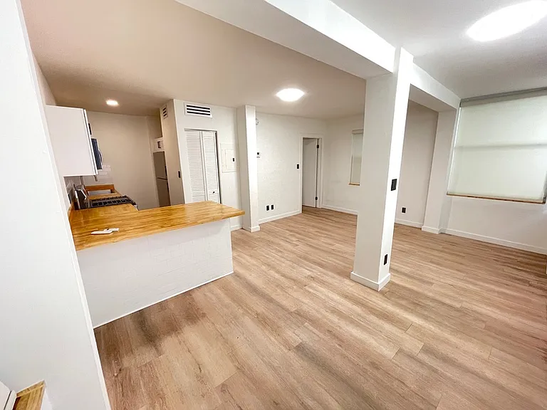 4215 Sheridan Ave #9 — Photo 2