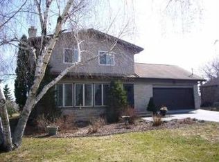 2717 Edgewood Ln, Oshkosh, WI 54904