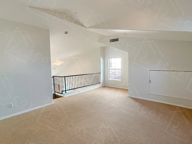 746 N Laguna Dr — Photo 6