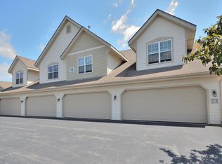 8536 S Stratford Rd, Oak Creek, WI 53154