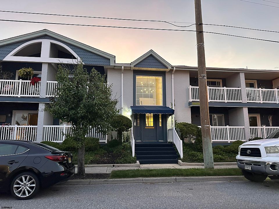 1st image of 537A Bay Ave #537A