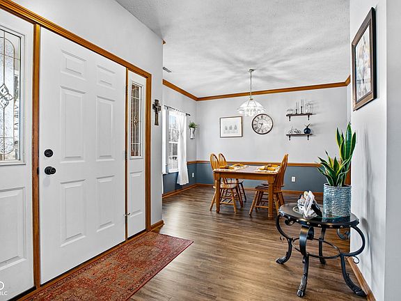 4th image of 1018 Schmitt Rd