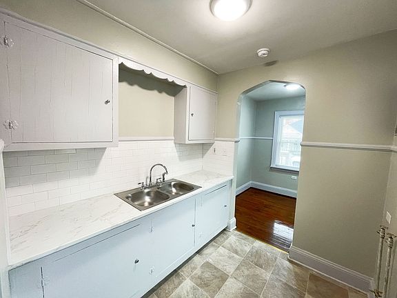 2nd image of 1302 Holloway St #A