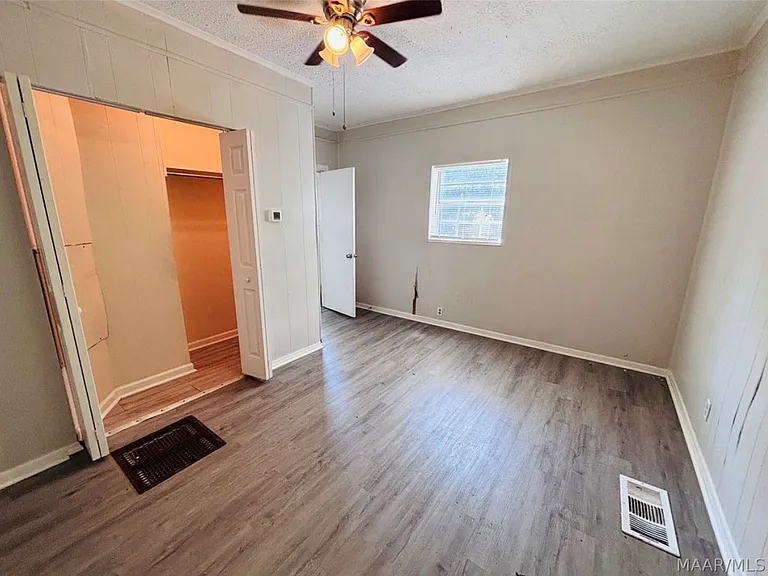 218 Broadway St — Photo 13