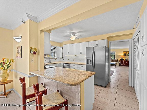 4th image of 372 Golfview Rd APT 101