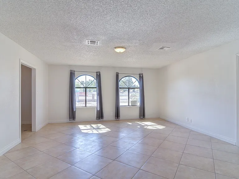 7640 Spencer St — Photo 2