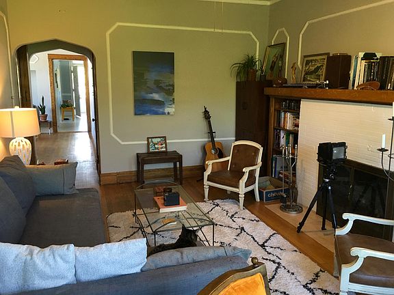 3rd image of 1321 W Elmdale Ave APT 3