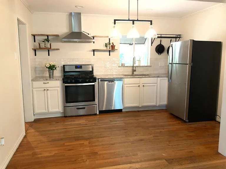 431 Irvington Dr — Photo 16