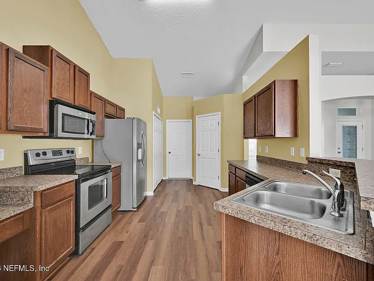 10810 Stanton Hills Dr E — Photo 17
