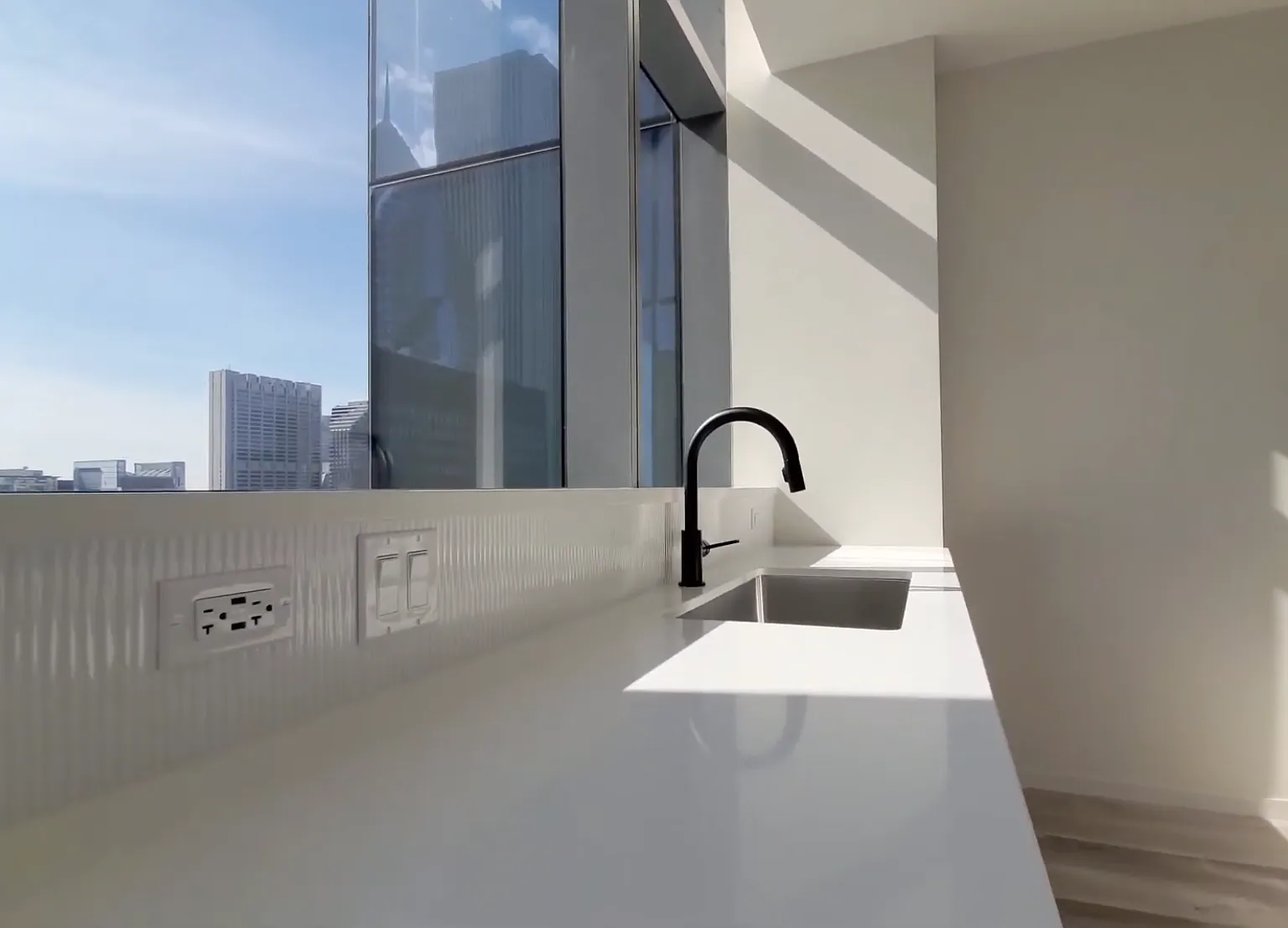 1 bed, 740 sqft, $3,450 — Photo 4