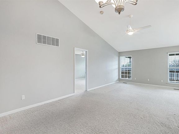 4th image of 10193 Carlton Place Ct N