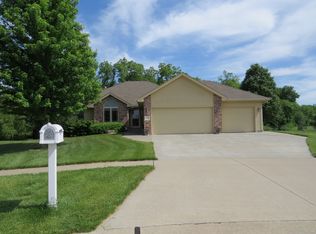 3325 SW Rolling Ct, Topeka, KS 66610