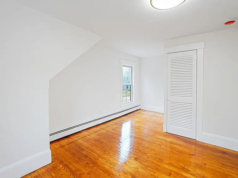 84 E Main St — Photo 32
