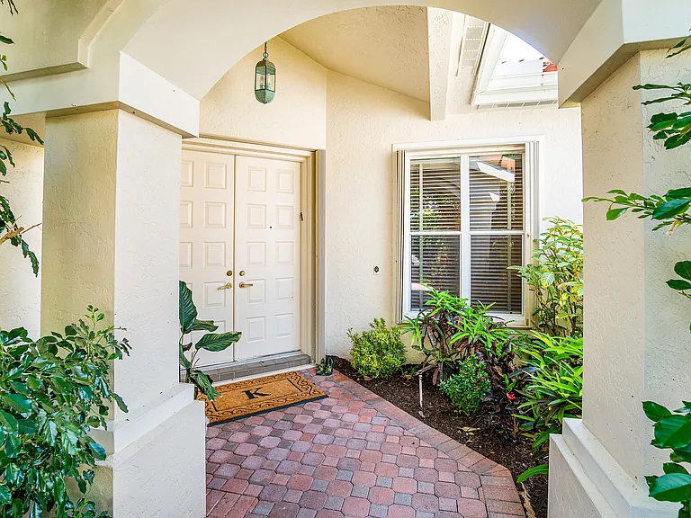 6213 NW 21st Ct — Photo 3