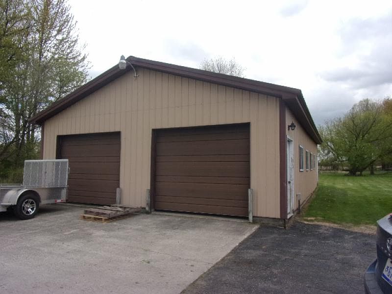 2nd image of 334 N Ubly Rd