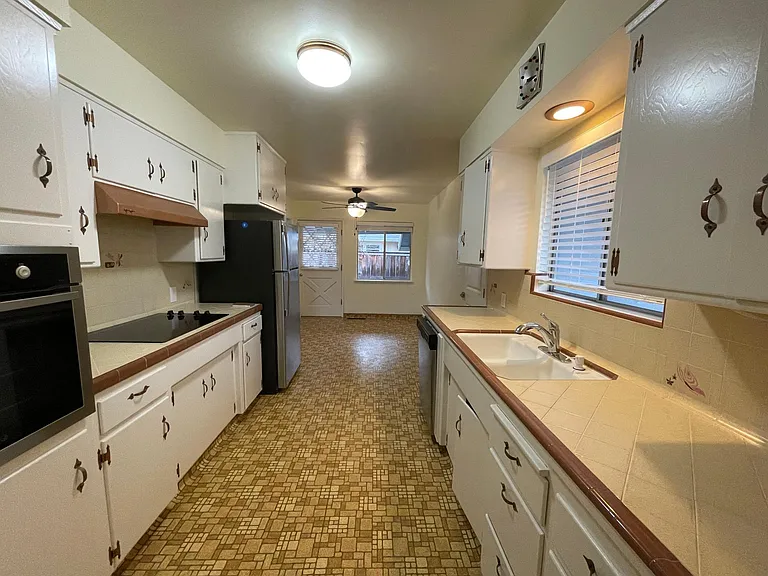 9236 Holland Ave — Photo 4