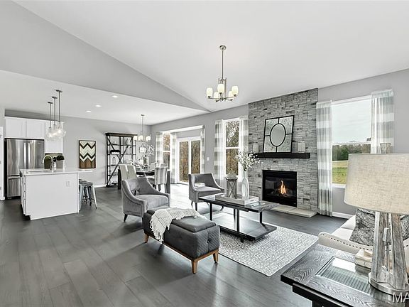 5th image of 1531 Arlington Heights Way