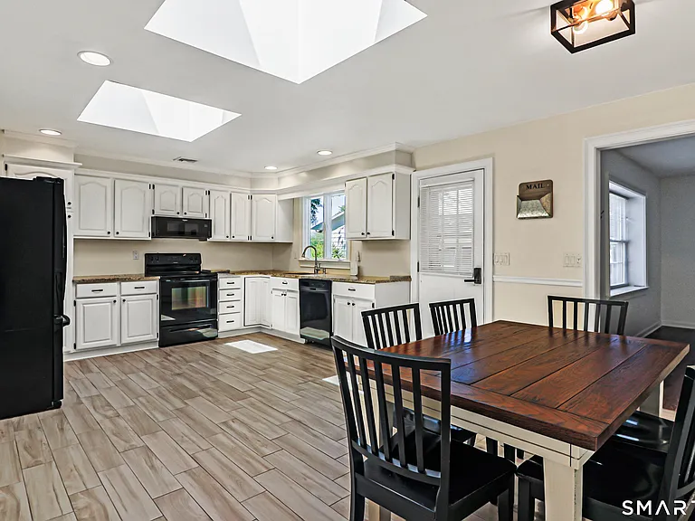 8 Woodchuck Ct — Photo 1