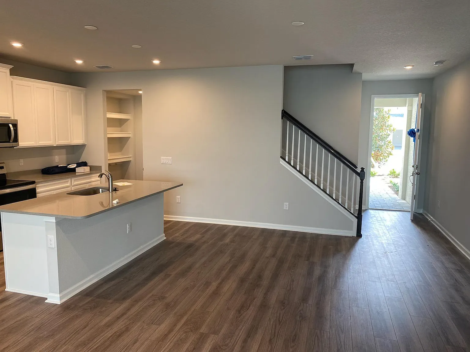 3 bed, 2.5 bath, 2230 sqft, $2,650 — Photo 3