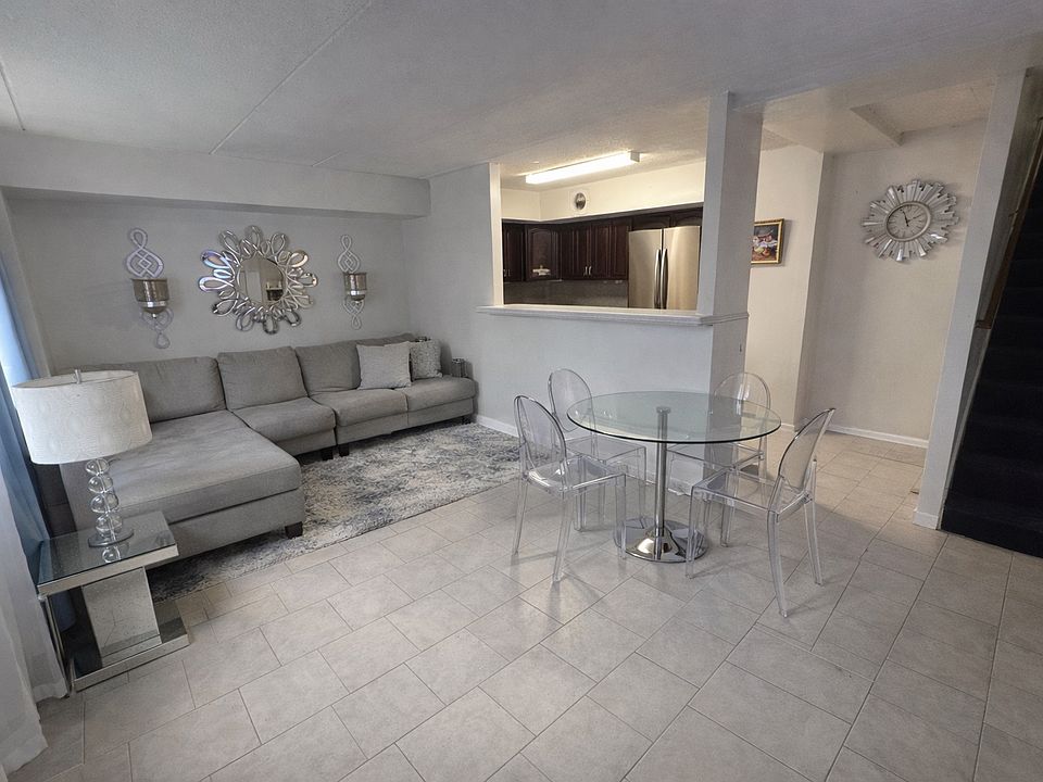 1st image of 836 Bryant Ave #1
