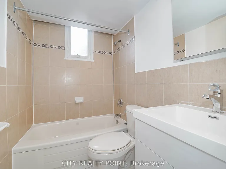 55 Isabella St #906 — Photo 10