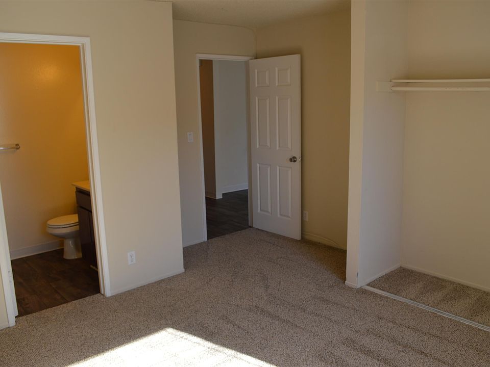 2nd image of 2517 Jenifer Ct #B