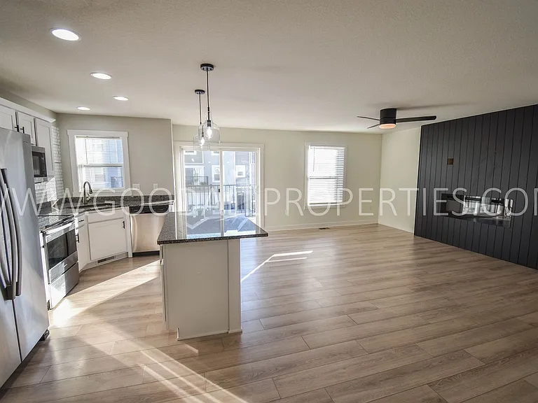 2726 NW Kate Shelley Ln — Photo 4