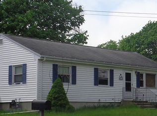 9 Longmeadow Dr, Wareham, MA 02571
