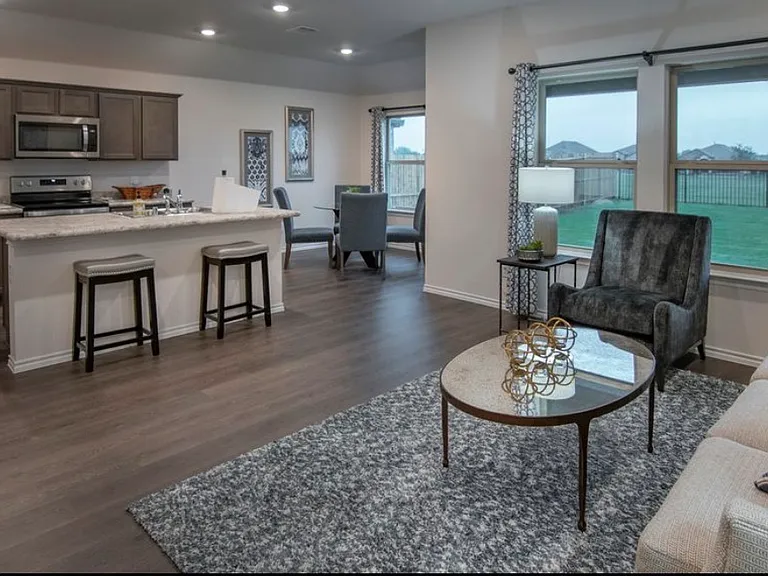 1013 Whispering Oak Dr — Photo 3