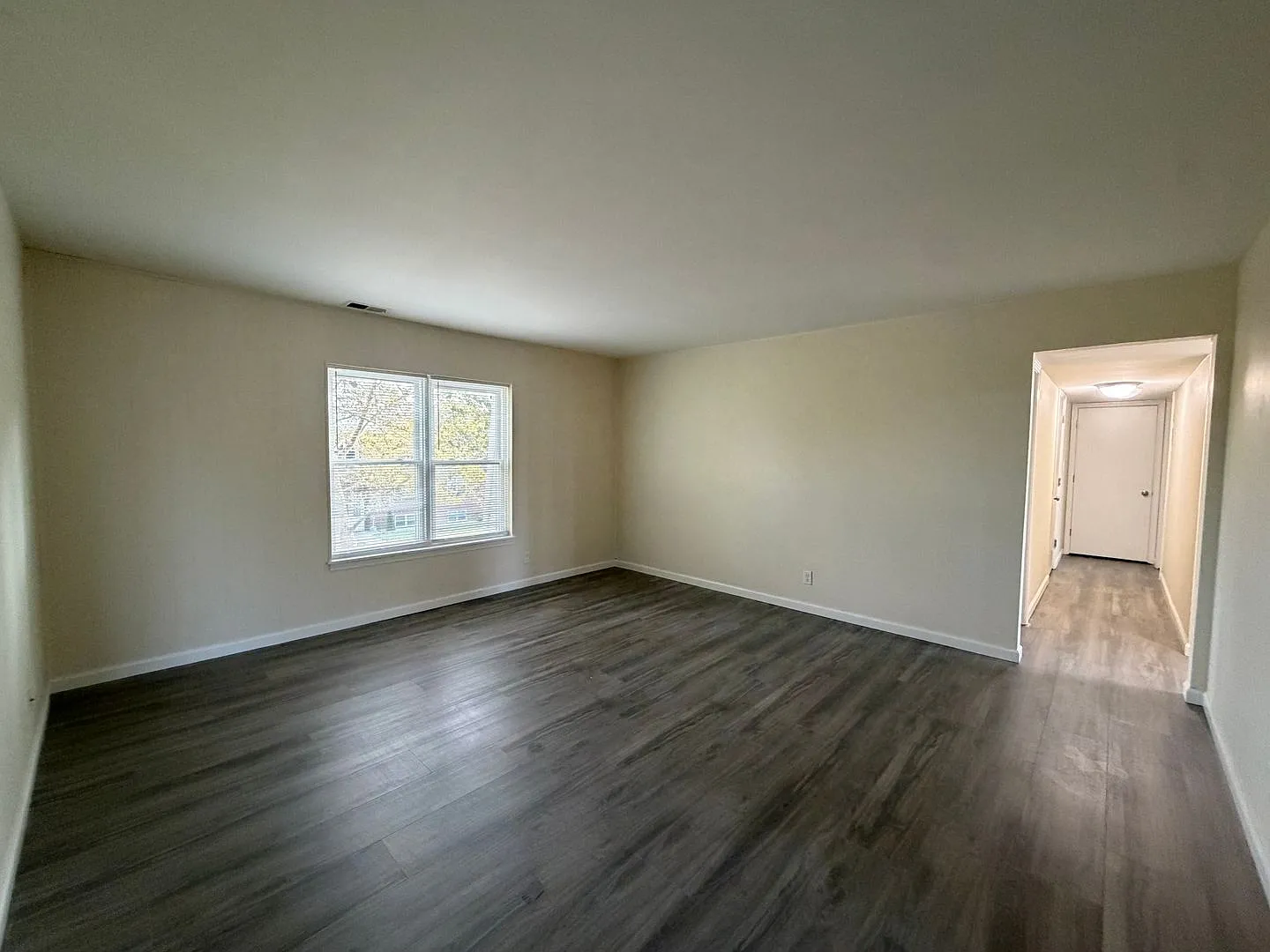911 Georgian Drive — Photo 3