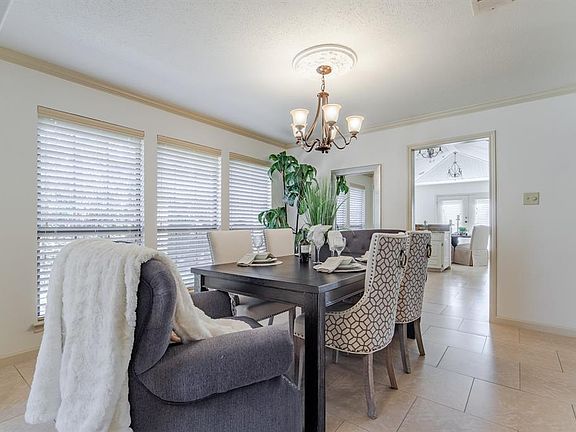 5th image of 267 Oak Hill Dr