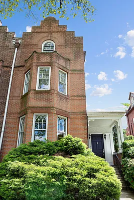 Sold by Corcoran | media 21