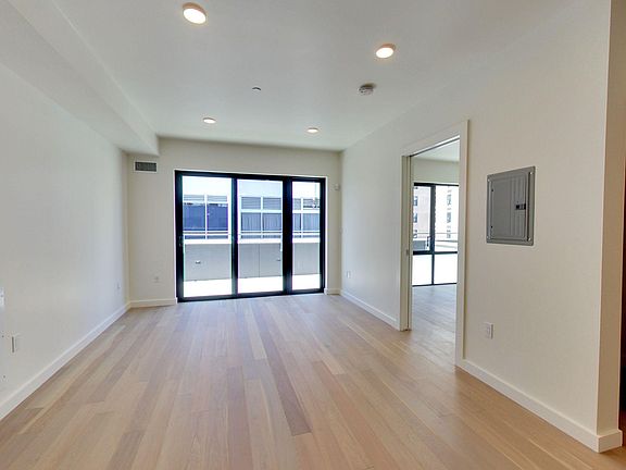 3rd image of 950 Natoma St