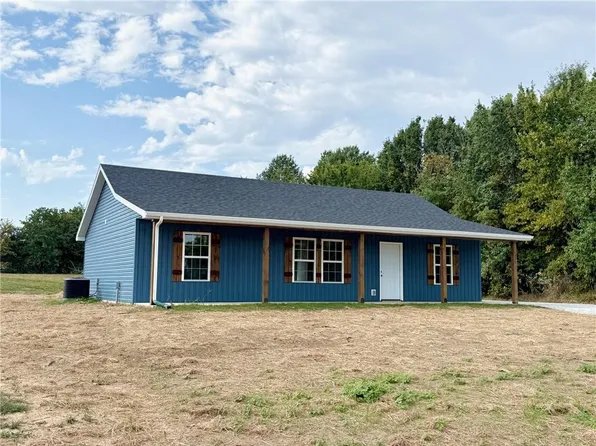 321 W Hainline Rd, El Dorado Springs, MO 64744