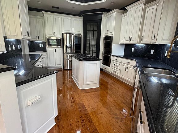 3rd image of 60 Deauville Cir
