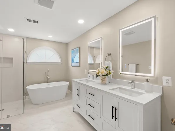 6312 Chaucer View Cir, Alexandria, VA 22304