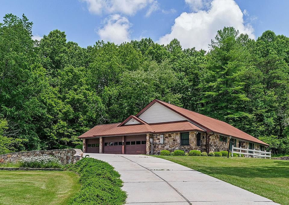 1st image of 10 Meadows Rd