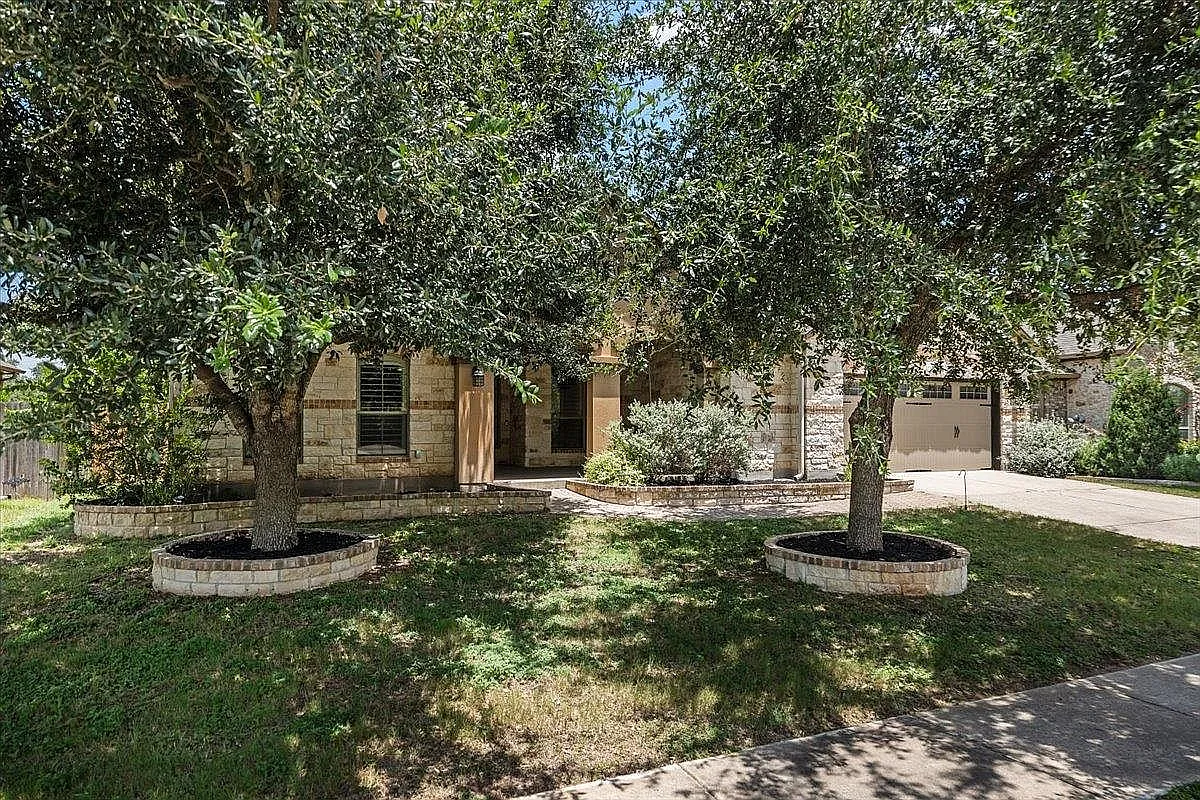 4 bed, 3012 sqft, $3,199 — Photo 3
