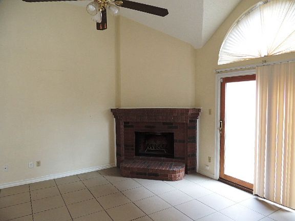 3rd image of 918 Sako Ln