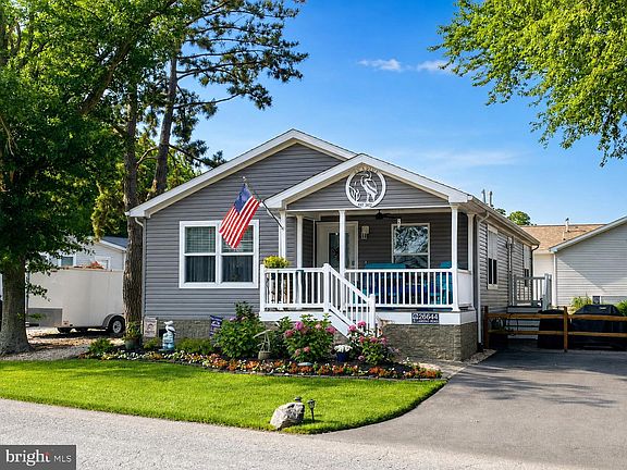 3rd image of 26644 Landing Rd #19