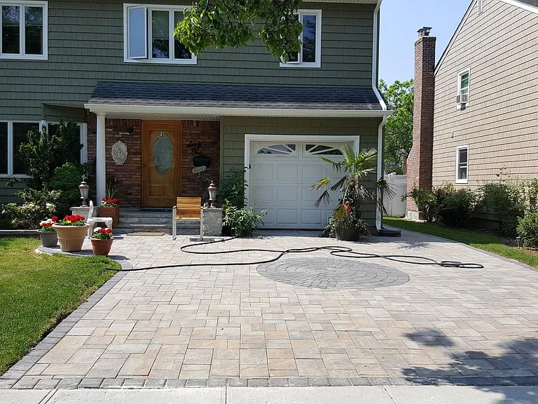 61 Rhodes Dr — Photo 3
